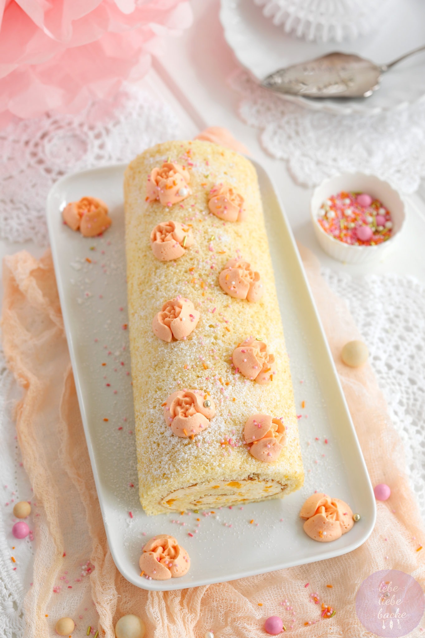 Biskuitrolle Mit Quark Sahne Füllung Ohne Gelatine Käse-Sahne-Biskuitrolle mit Mandarinen und Quark - lebe liebe backe