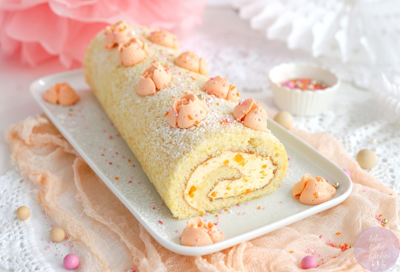 Biskuitrolle Mit Quark Sahne Füllung Ohne Gelatine Käse-Sahne-Biskuitrolle mit Mandarinen und Quark - lebe liebe backe