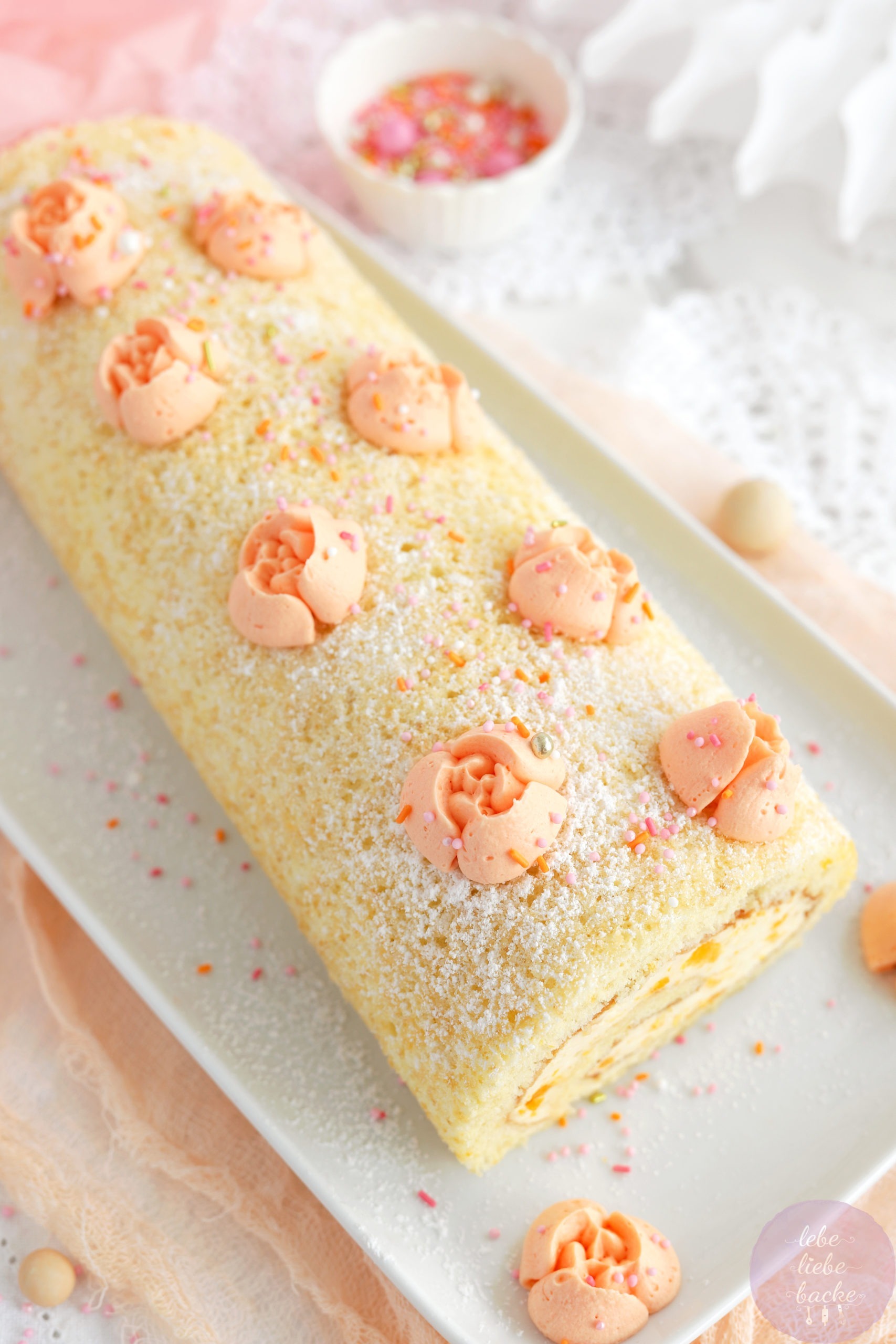 Biskuitrolle Mit Quark Sahne Füllung Ohne Gelatine Käse-Sahne-Biskuitrolle mit Mandarinen und Quark - lebe liebe backe