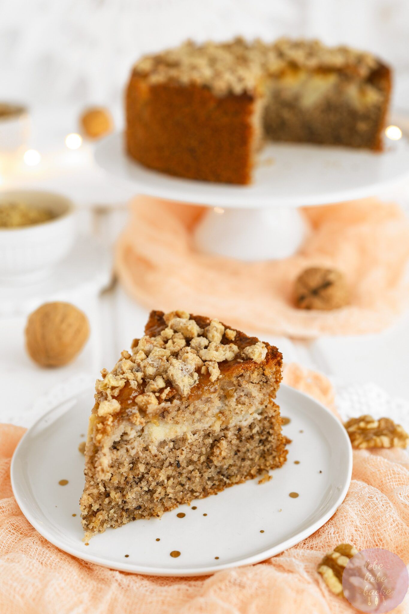 Apfel-Nuss-Kuchen mit Walnusstopping - lebe liebe backe Apfel-Nuss-Kuchen mit Walnusstopping - lebe liebe backe